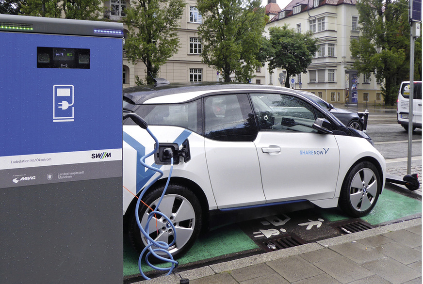 Für die Beladung eines Elektroautos innerhalb einer akzeptablen Zeit wird mindestens die zehnfache Leistung einer Wärmepumpe benötigt. Durch bidirektionale Lademöglichkeiten könnten Lastspitzen im Netz ausgeglichen werden.
