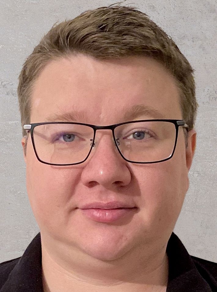 Dominic Schauer in der Niederlassung Frankfurt befasst sich im Innendienst mit dem technischen Kundensupport.