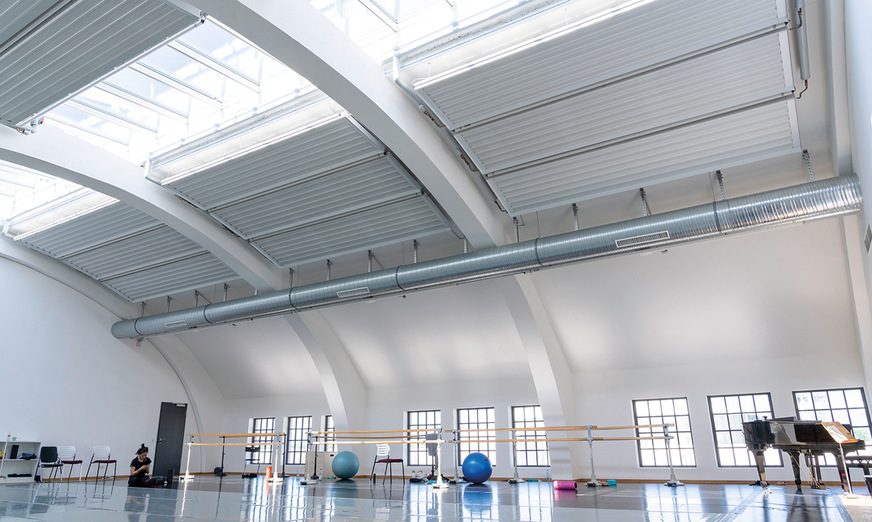 Lichtdurchflutet und effizient beheizt ist der neue Ballettsaal im Gaswerk.