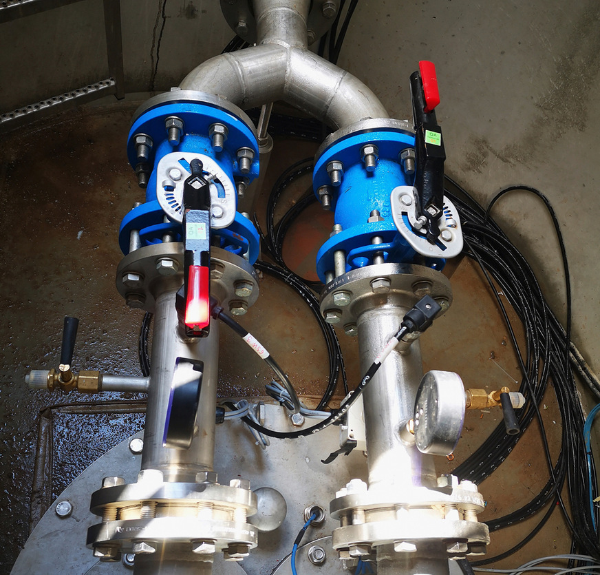 Während die thermische Brunnenanlage in Bezug auf ihre Kühlleistung eine Jahresarbeitszahl von 20 bis 30 und somit einen vielfach höheren Wirkungsgrad als herkömmliche Kühlsysteme erreicht, übertrifft sie hinsichtlich ihrer Wärmeleistung mit einer Jahresarbeitszahl von 4 bis 5 Erdsonden und -kollektoren.