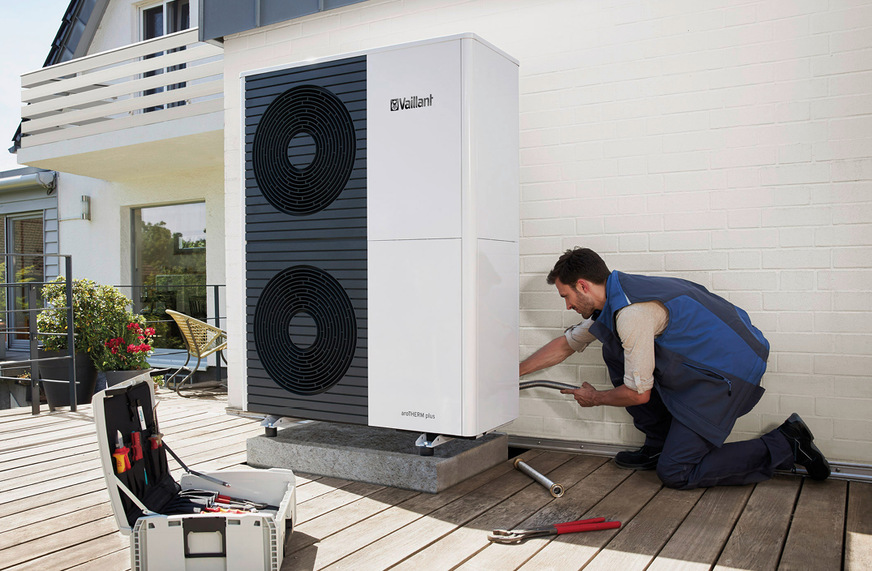 Bei der Aufstellung des Außengerätes einer Luft/Wasser-Wärmepumpenanlage müssen verschiedene Kriterien berücksichtig werden. Dazu zählen technische Details und optische Argumente.