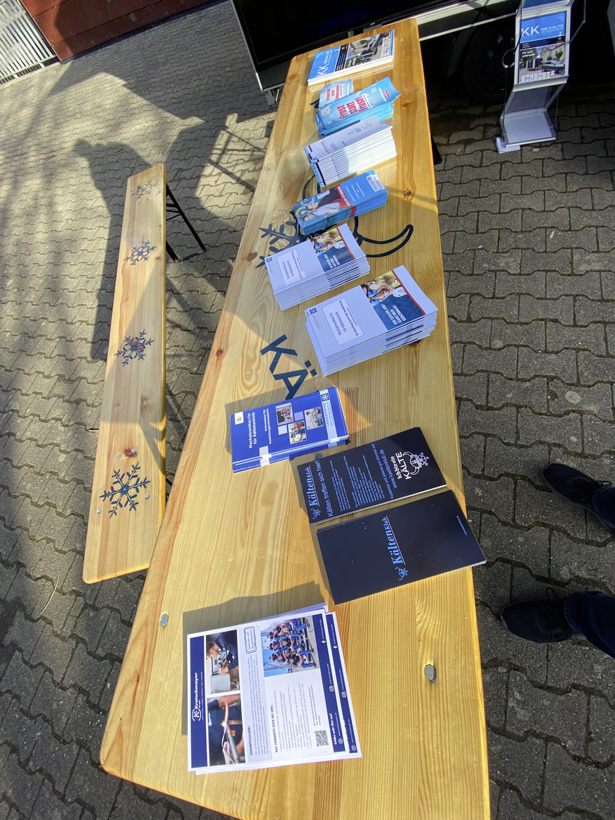 Die Schüler werden mit ausreichend Informationsmaterial versorgt.