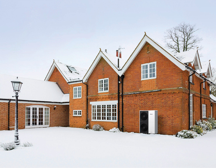 Beim Monoblockgerät mit dem Kältekreis im Außengerät besteht im Gebäude nur ein vergleichsweise geringer Platzbedarf.