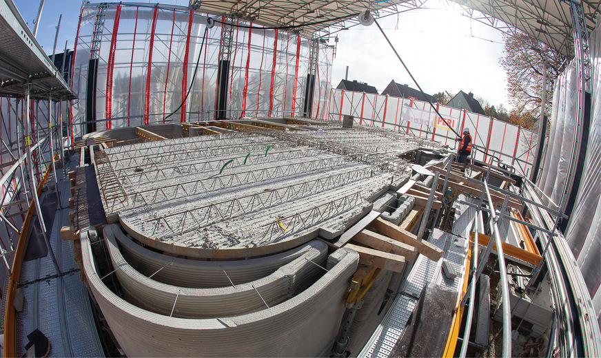 Die exakte Vorfertigung der SySpro-Klimadeckenelemente sorgte für ein Höchstmaß an ­Passgenauigkeit.