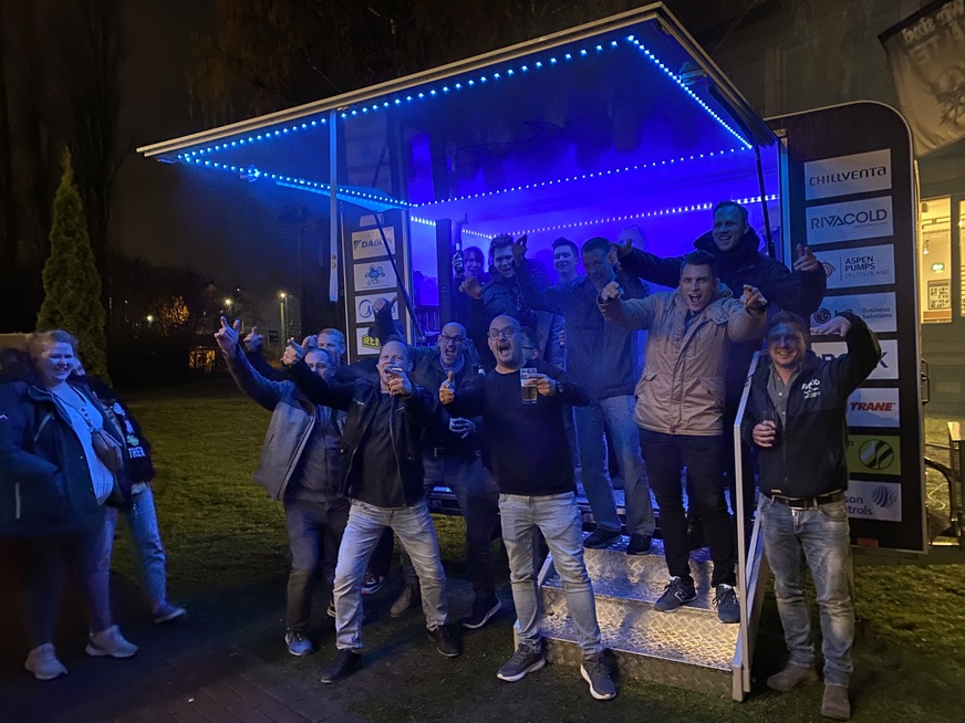 Ja, die Kälten können kräftig feiern.