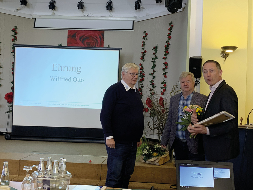 Obermeister Kehrein wird für sein 25jähriges Betriebsjubiläum geehrt