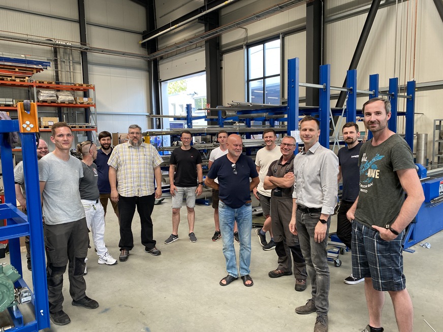 Die Teilnehmer wurden in zwei Gruppen durch die Hallen geführt.