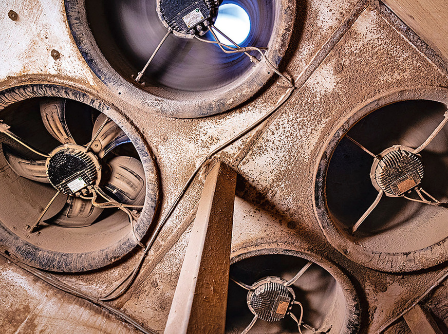 Diese EC-Ventilatoren arbeiten im Schweinestall auch unter harten Bedingungen zuverlässig und sparen 50 Prozent der vorherigen Stromkosten.