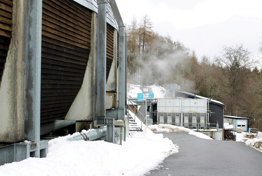 Der Maschinenraum liegt in unmittelbarer Nähe der Bob- und Rodelbahn an der Zielkurve.