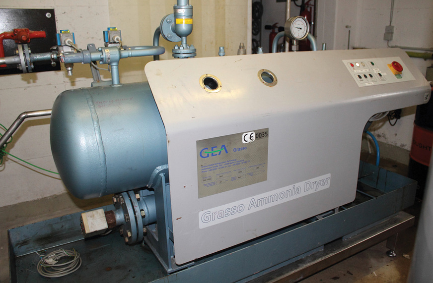 Der Ammoniaktrockner von GEA entfernt Wasser aus dem Kältemittelkreislauf bei laufendem Betrieb der Anlage. Er hält den Kältemittelkreislauf trocken und sauber und unterstützt einen effizienten Betrieb der Kälteanlage.