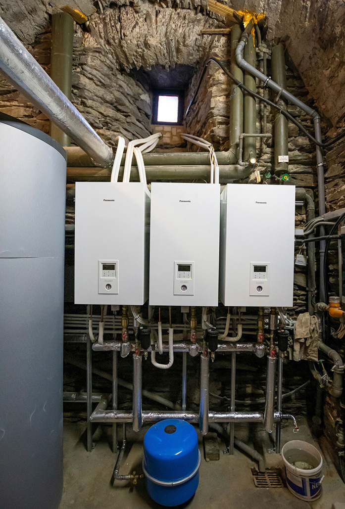 Kompakt und leistungsstark sind die ­Hydromodule im Technikraum der Burg.