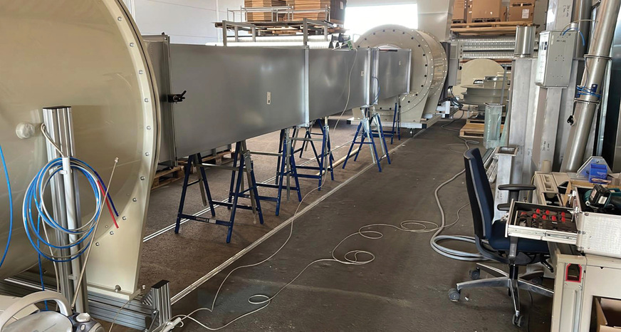 Bei der Kalibration im Labor muss für jeden Zähler die passende Ein- und Auslaufstrecke adaptiert werden. Anschließend wird auf einen ­hochgenauen Durchfluss justiert.