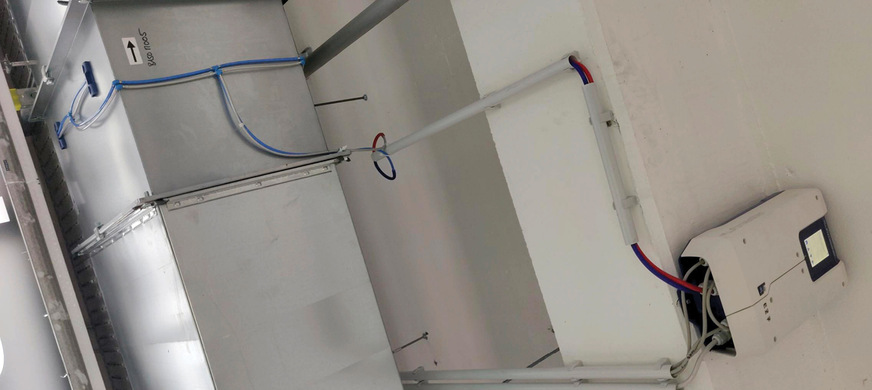 Eine der neun Luftenergiezähler-Messstellen nach der Montage. Mit hoher Präzision wird hier der Verbrauch der versorgten Zone nach Luftmenge, bezogener Wärme und bezogener Kälte erfasst.