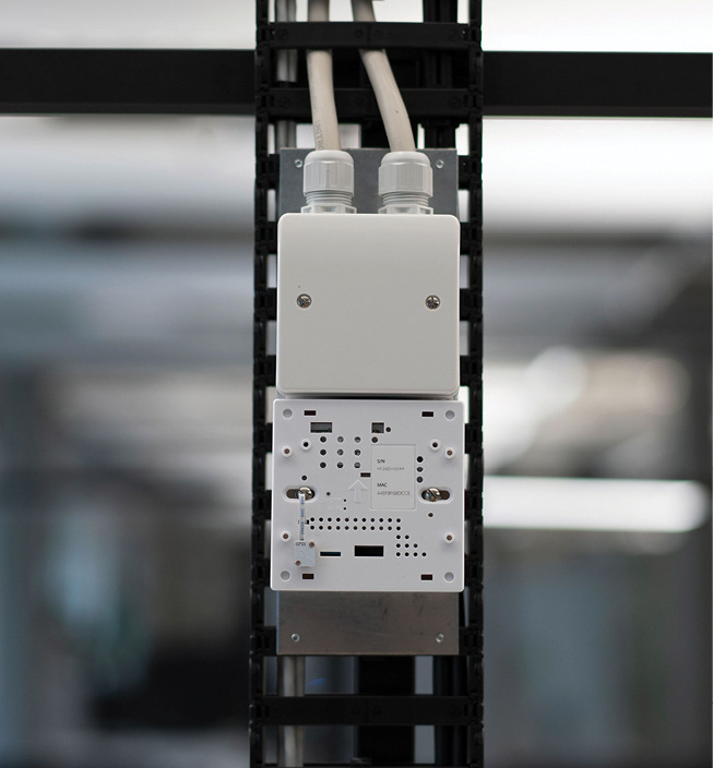 Die nach dem echtzeitbasierten RESET-­Luftreinhaltestandard für Innenräume zertifizierten Sensoren messen permanent die Luftqualität und schicken ihre Daten in die cloudbasierte Building-Connect-Plattform, die diese weiterverarbeitet.