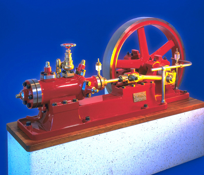 Die erste Kältemaschine von Sabroe wurde 1897 gebaut und über 40 Jahre lang in Molkereien eingesetzt. Heute steht sie in der Rezeption des Johnson Controls Werks in Holme und erinnert an die wichtige Rolle des Unternehmens in der industriellen Kältetechnik.