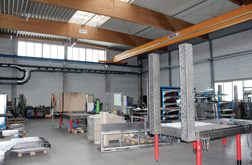 Innenansicht der mit Wärmepumpen beheizten Halle.