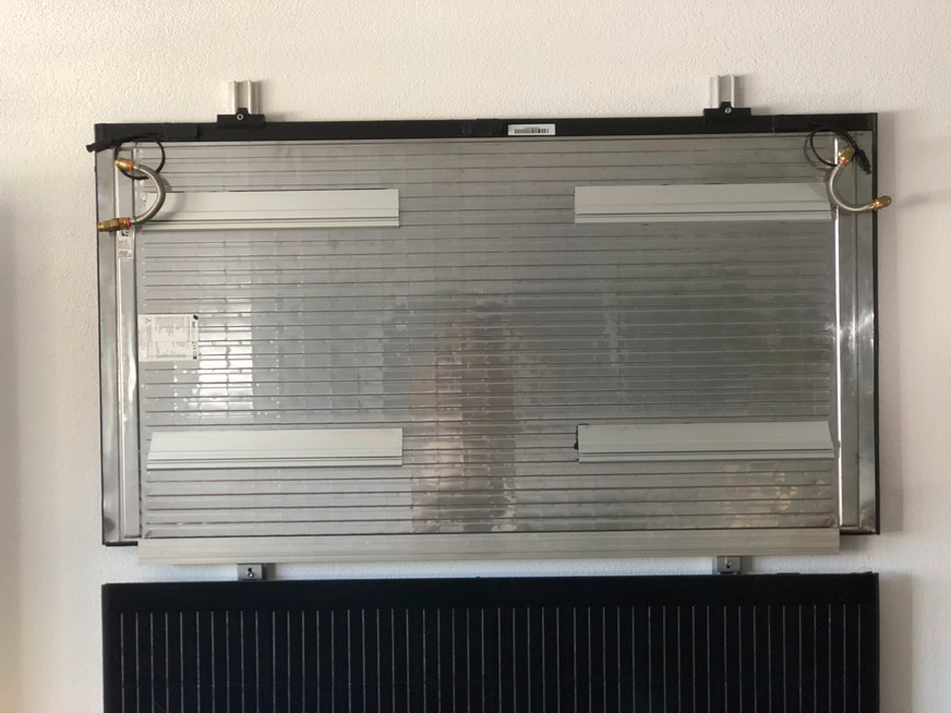 PVT-Kollektoren eignen sich besonders gut für die Regeneration von Erdwärmesondenfeldern. Der erzeugte Strom reicht in der Regel aus, ­Wärmepumpe sowie Pumpen- und Nebenantriebe mit Strom zu ­versorgen.