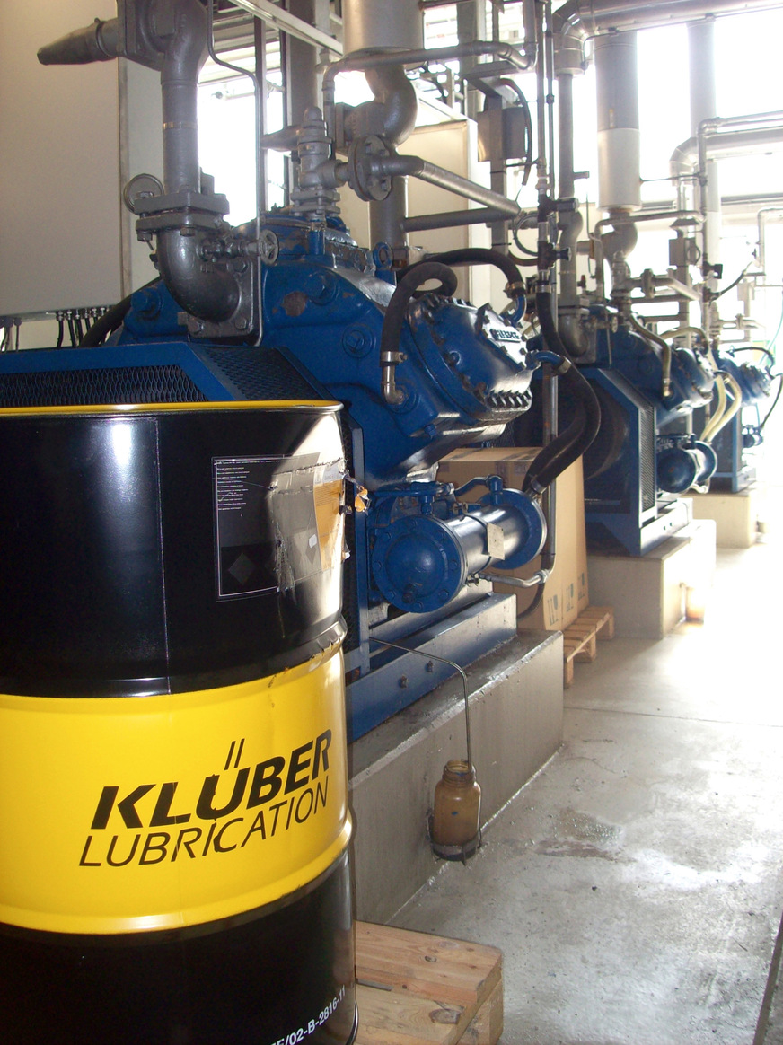 Klüber Lubrication bietet ein hochausraffiniertes, Mineralöl, welches optimal auf die Anforderungen von NH3-Kälteanlagen abgestimmt ist.