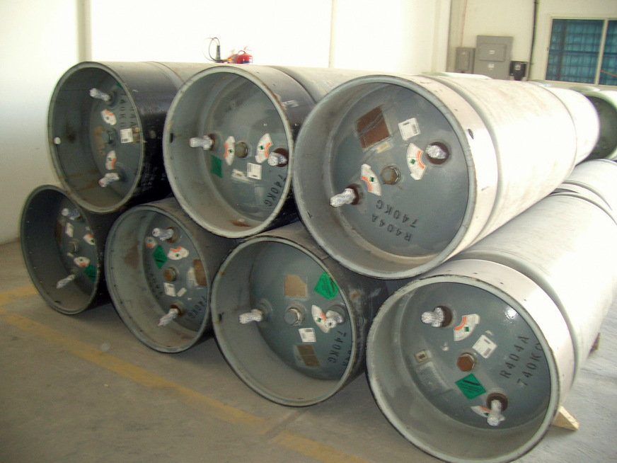 Jede Menge Kältemittel. Kleine Flaschen wären hier einfach nicht sinnvoll gewesen.