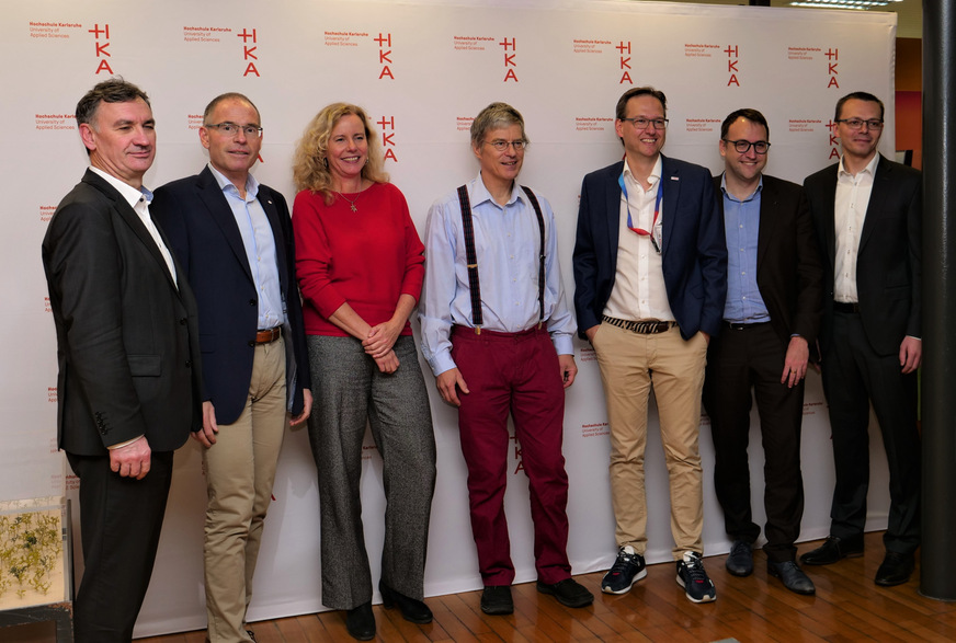 v.l.n.r: Prof. Dr.-Ing. Franz Quint, HKAProf. Dr.-Ing Frank Artinger, HKAAndrea Voigt, DanfossProf. Dr.-Ing. habil. Michael Kauffeld, IKKUDr.-Ing. Thomas Finke, Bosch ThermotechnikMathieu Canal, Danfoss Dr.-Ing. Alexander Janzen, Stiebel Eltron