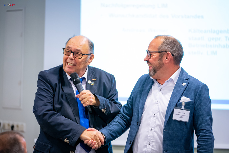 Glückwünsche des ehemaligen Landesinnungsmeisters R. Bertuleit an seinen Nachfolger A. Werner