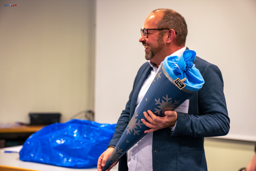 Eine Schultüte für den ersten Tag als Landesinnungsmeister