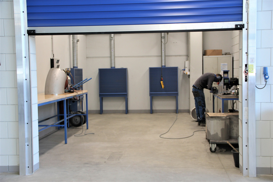 Die Rückwandabsaugung sorgt in der Schleifkabine für den Abtransport gefährlicher Stäube.