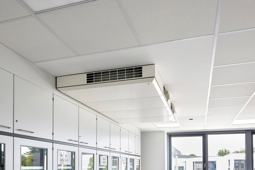 Die dezentralen Lüftungsgeräte lassen sich flexibel komplett oder teilweise in die Decke integrieren.