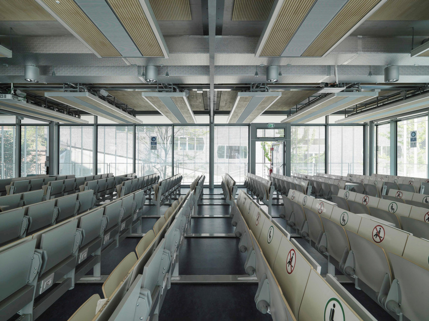 Kühldeckenpaneele von Kiefer Klimatechnik verbinden Effizienz, ­thermischen und akustischen Komfort sowie eine hygienische ­Raumluftqualität miteinander.