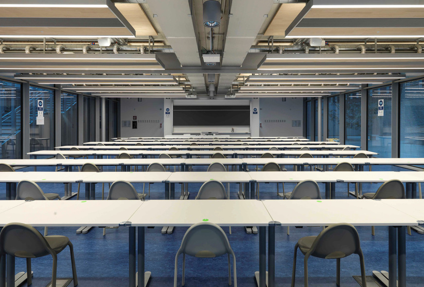 Bei den Kühldeckenpaneelen erfolgt die ­Kühlung gleichzeitig über Luft und Wasser.