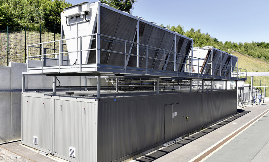 1 Das technotrans-Kühlsystem besteht aus einer -Containerlösung, die 22 x 6 x 7 Meter misst und eine -Kühlleistung von zwei Megawatt erzeugt.