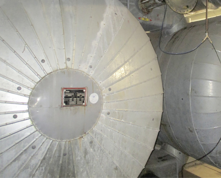 Die neue GEA Kälteanlage setzt auf das natürliche Kältemittel Ammoniak. Das Foto zeigt die großen Ammoniak-Behälter.