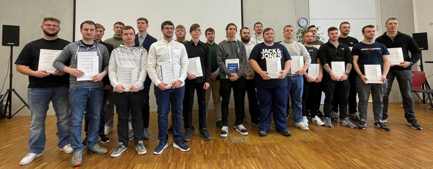 21 Gesellen erhielten am 27. Januar 2023 in Harztor ihre Prüfungszeugnisse und Gesellenbriefe