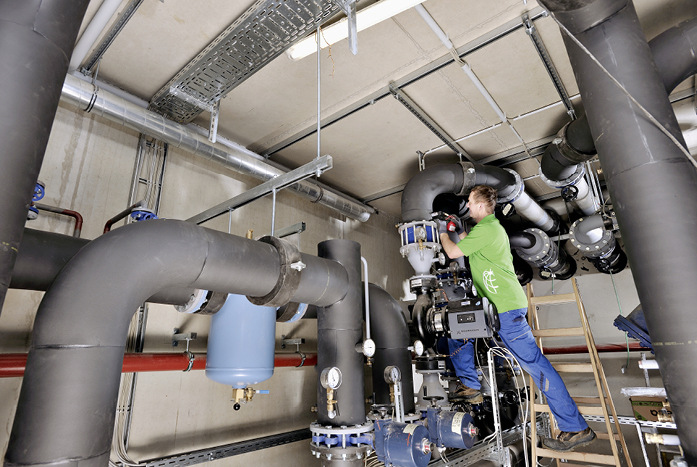 In Rechenzentren werden heute verstärkt halogenfreie Dämmstoffe eingesetzt. Im Brandfall setzen sie keine korrosiven Gase frei, die in Verbindung mit Löschwasser aggressive Säuren bilden und erhebliche Brandfolgeschäden verursachen können.