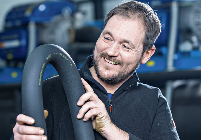 Die Herausforderung bei der Entwicklung des halogenfreien Dämmstoffs bestand darin, die Verarbeitungsfreundlichkeit und UV-Beständigkeit des Produkts weiter zu optimieren und gleichzeitig ein günstiges Dämm- und Brandverhalten zu erreichen.