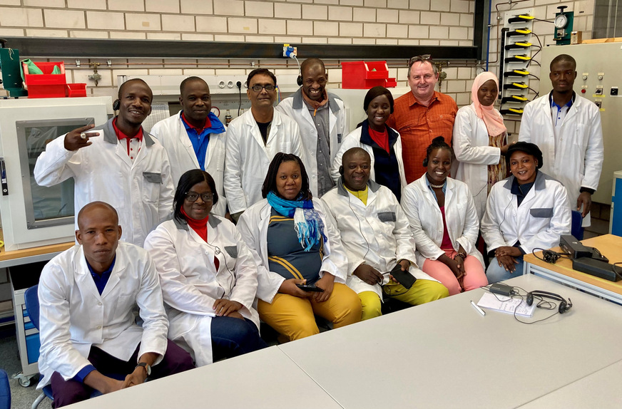 Teilnehmerinnen und Teilnehmer des Cool Training-Programms an der Bundesfachschule in Maintal (Quelle: Bundesfachschule Kälte-Klima-Technik)