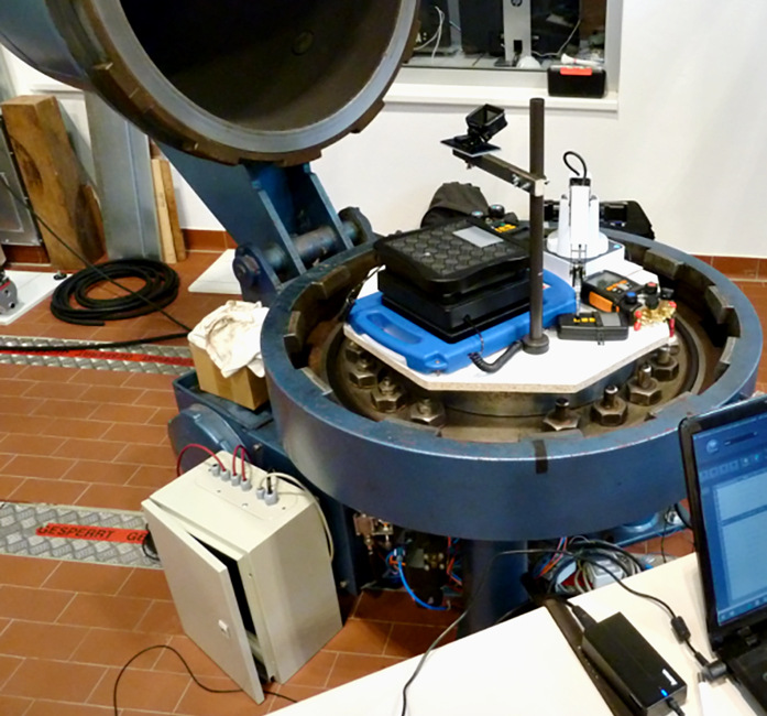 Versuchsaufbau bei der PTB: die geschlossene Prüfkammer