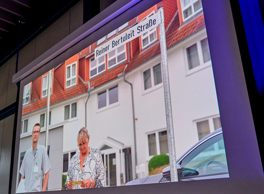 Live-Schalte und Enthüllung der Reiner Bertuleit Straße
