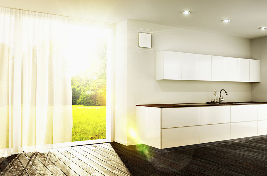 Das dezentrale Lüf­tungs­gerät CWL D-70 kom­biniert die Vorteile der einfachen­Installation eines PushPull-Gerätes mit einer ver­besserten Effizienz.