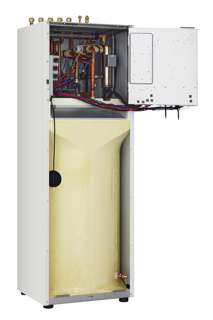 So sieht das Innenleben einer Wärmepumpe Thermea V R32 IWT aus; unten befindet sich der Wassertank.