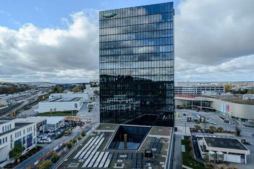 Bitzer setzt auf einen Mix an unterschiedlichen Energien, unter anderem auf Photovoltaik – so wie hier in der Firmenzentrale des Unternehmens in Sindelfingen