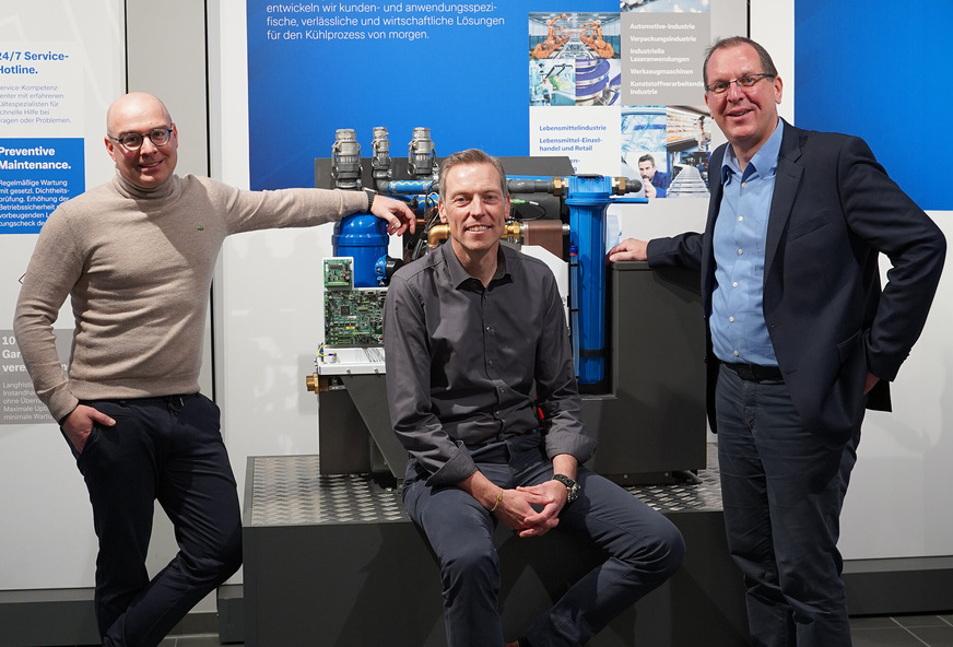 v.l.: David Riemenschneider, Geschäftsführer Glen Dimplex Precision CoolingTorben Benter, Managing Director Hyfra Industriekühlanlagen GmbHOliver Blume, Business Unit Director Riedel Kooling
