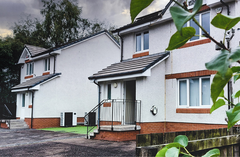 Die beiden Häuser dienen als Forschungsobjekte. 800 Sensoren für unter anderem Temperatur und Feuchte liefern eine große Menge Daten.