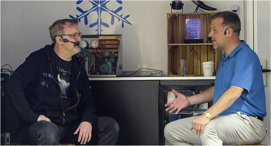 Jan Philipp Brammer hat schon einiges im Unternehmen miterlebt. Einen Auszug hat er für uns auf dem Hocker dabei.