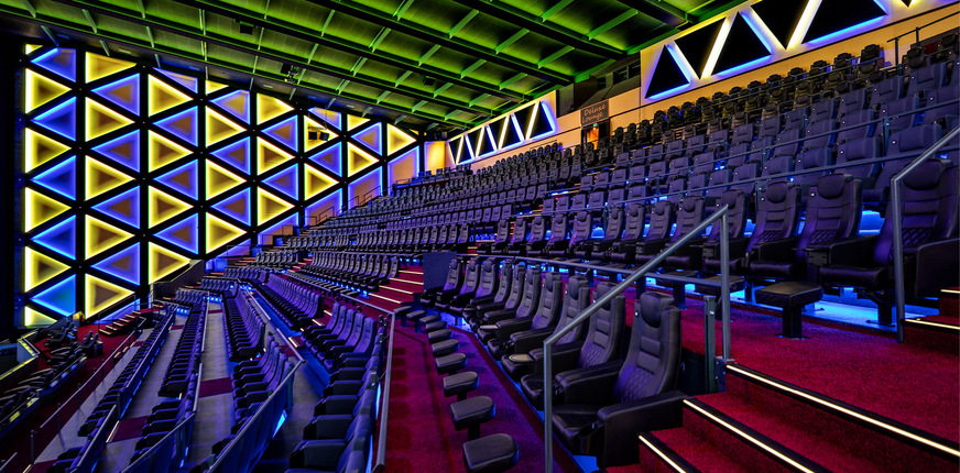 Der IMAX-Saal fasst rund 600 Gäste und ist aufgeteilt in einen Standard- und einen Premium-Bereich.