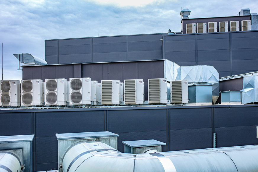 Im IMAX-Center sind insgesamt 44 Lüftungsanlagen und 77 Klimageräte im Einsatz. Klassische Energieträger auf Basis fossiler Brennstoffe sind nicht erforderlich.