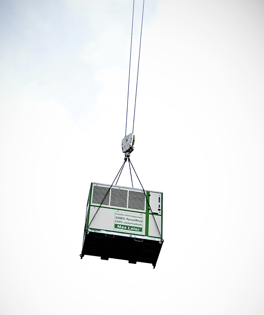 Mit Außenmaßen von 2,4 x 1,2 x 2,2 m und einem Gewicht von ca. 950 kg lässt sich die Heiz-/Kühlkombination unkompliziert transportieren und trotzt in Außenaufstellung allen Witterungsbedingungen.