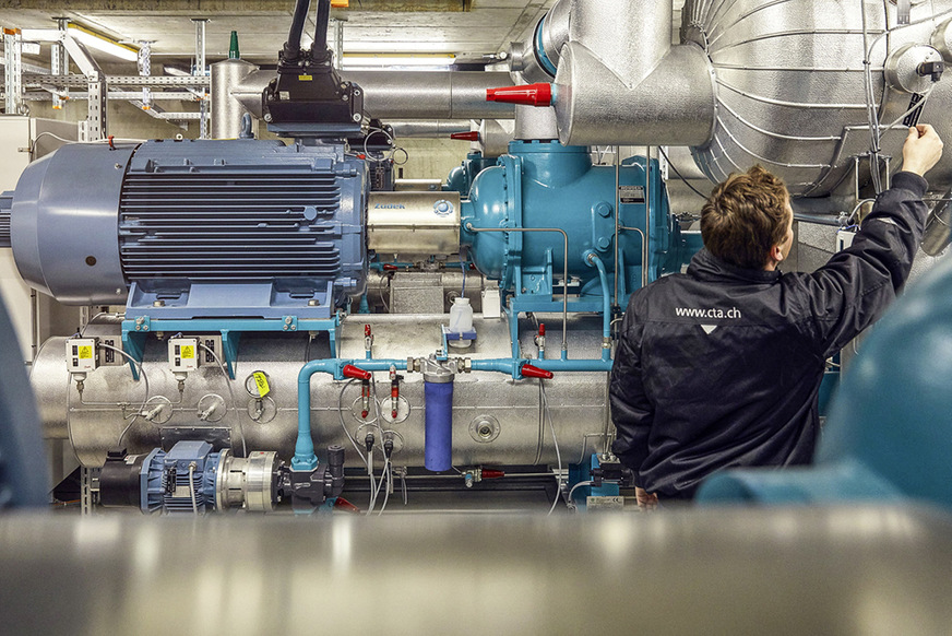 Wann immer möglich und sinnvoll sollten Großwärmepumpen mit natürlichen Kältemitteln betrieben werden. Die CTA AG bietet ein breites Spektrum für fast alle Einsatzzwecke an.