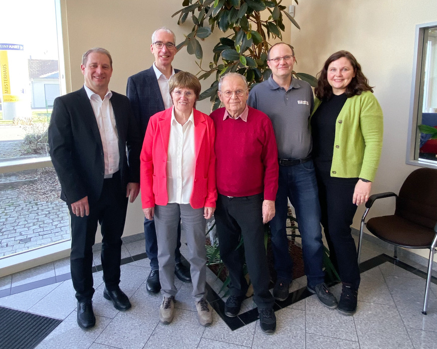 v.l.:Thomas Scheidel, Dr. Christian Ellwein, Hannelore Birkholz, Wilhelm Birkholz, Bernd Birkholz, Astrid Birkholz