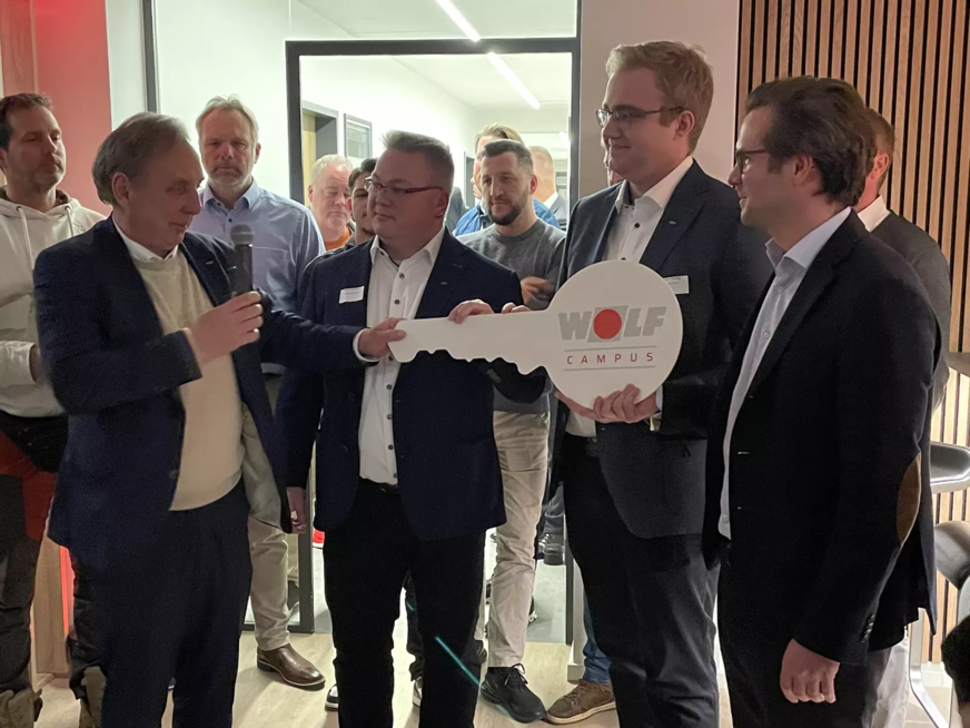 v.l.: Bernhard Steppe (Wolf Geschäftsführer), Peter Lachmann (Schulungsleiter Hamburg), Simon Reddig (Leiter Wolf Campus), Philip Krossa (Geschäftsbereichsleiter Vertrieb und Business Development).